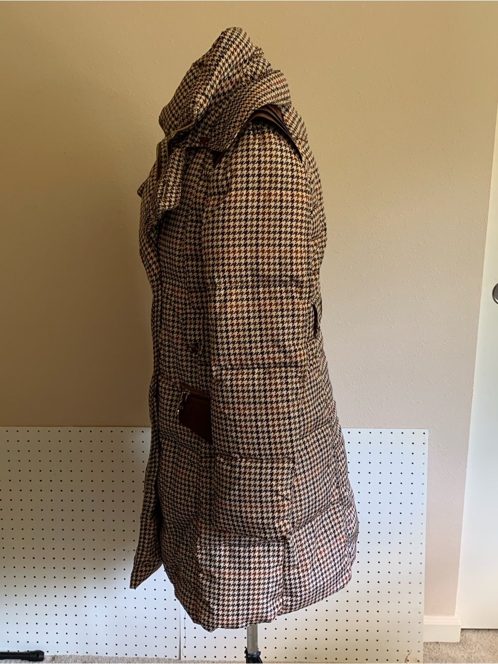 Women’s Houndstooth Double-Breasted Puffer Coat - Brown/Black Mix - Picture 4 of 10